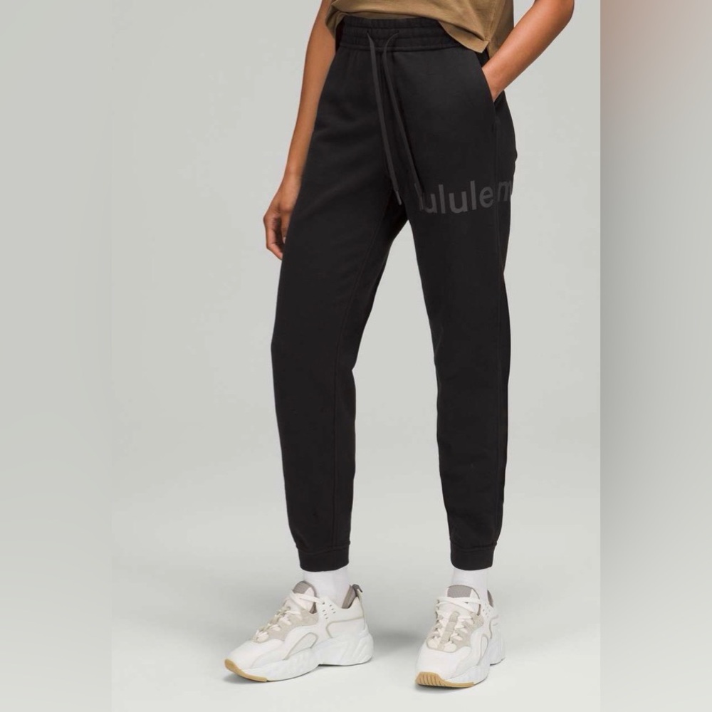 NWOT NEW Lululemon Loungeful High-Rise Jogger *Graphic Black